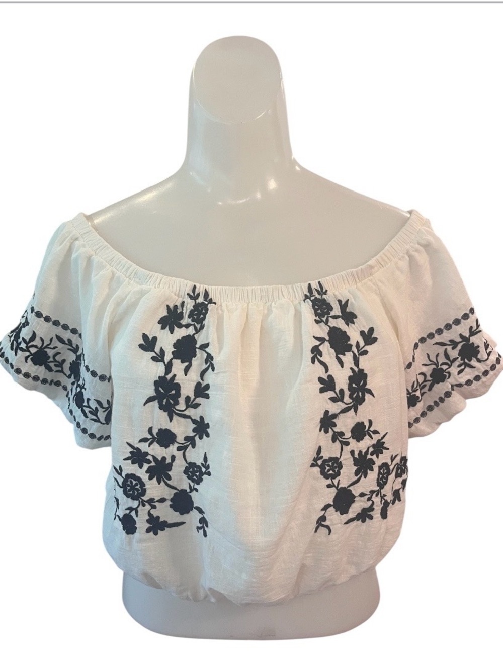 American Eagle White Off-Shoulder Embroidered Crop Top - Black Floral size S